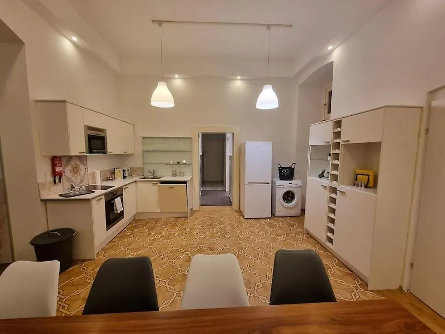 Sissi Royal Suite - Inner City 4 Bedroom Apartment Vienna 0*,