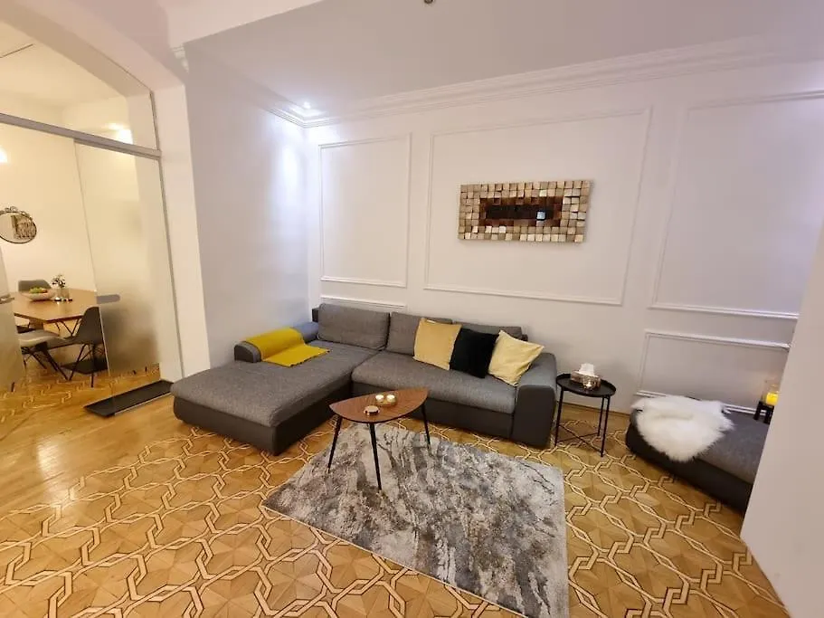 Sissi Royal Suite - Inner City 4 Bedroom Apartment location