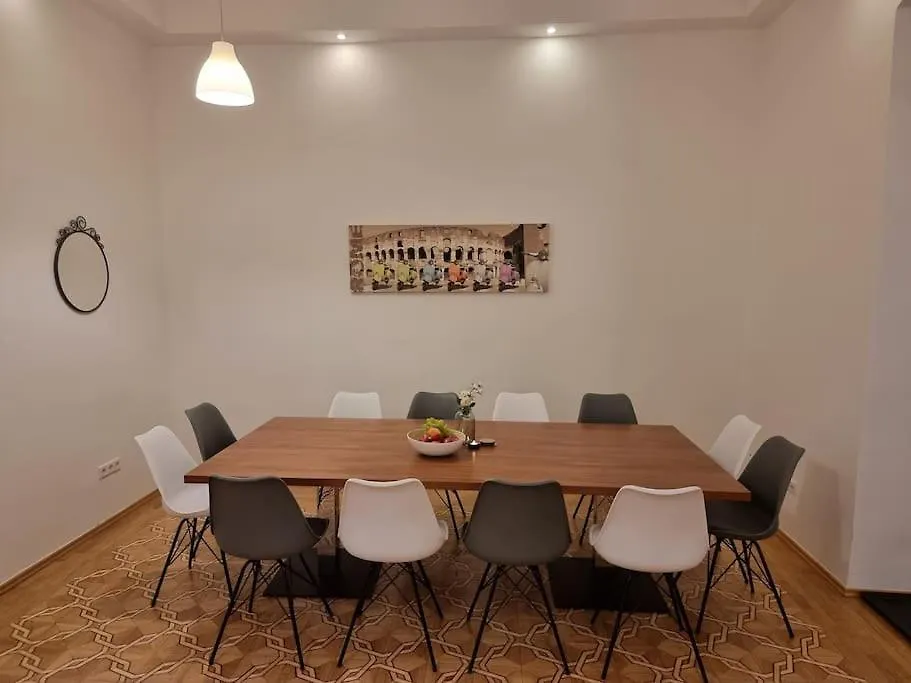Sissi Royal Suite - Inner City 4 Bedroom Apartment Vienna 0*,  Austria